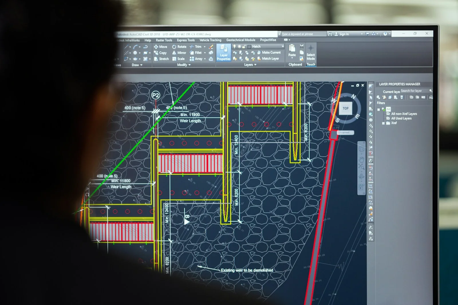 Plano técnico en la pantalla de una estación de trabajo de ingeniería. Fotografía referencial.